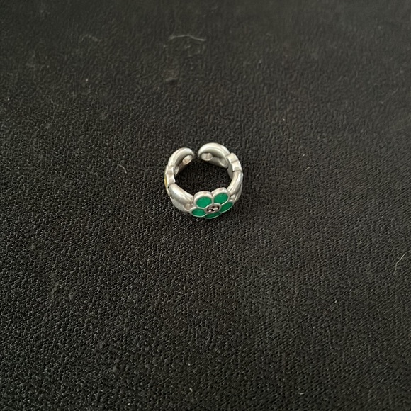 Gucci Flower Ring With Three Different Colored Flower Design - Picture 5 of 10